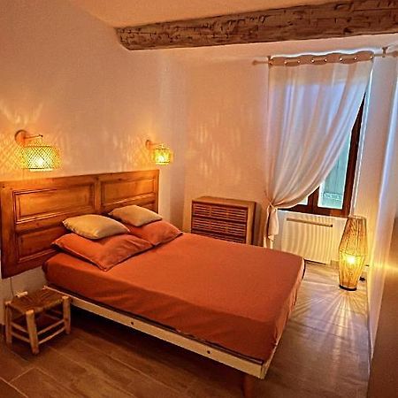 Appartement T2 Centre Village Cucuron Buitenkant foto