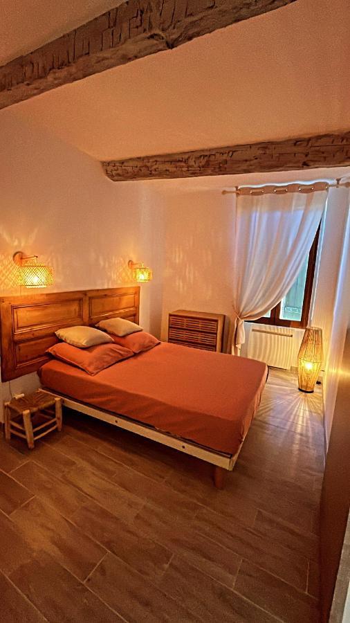 Appartement T2 Centre Village Cucuron Buitenkant foto