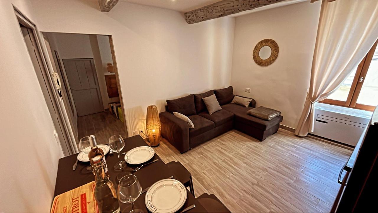 Appartement T2 Centre Village Cucuron Buitenkant foto