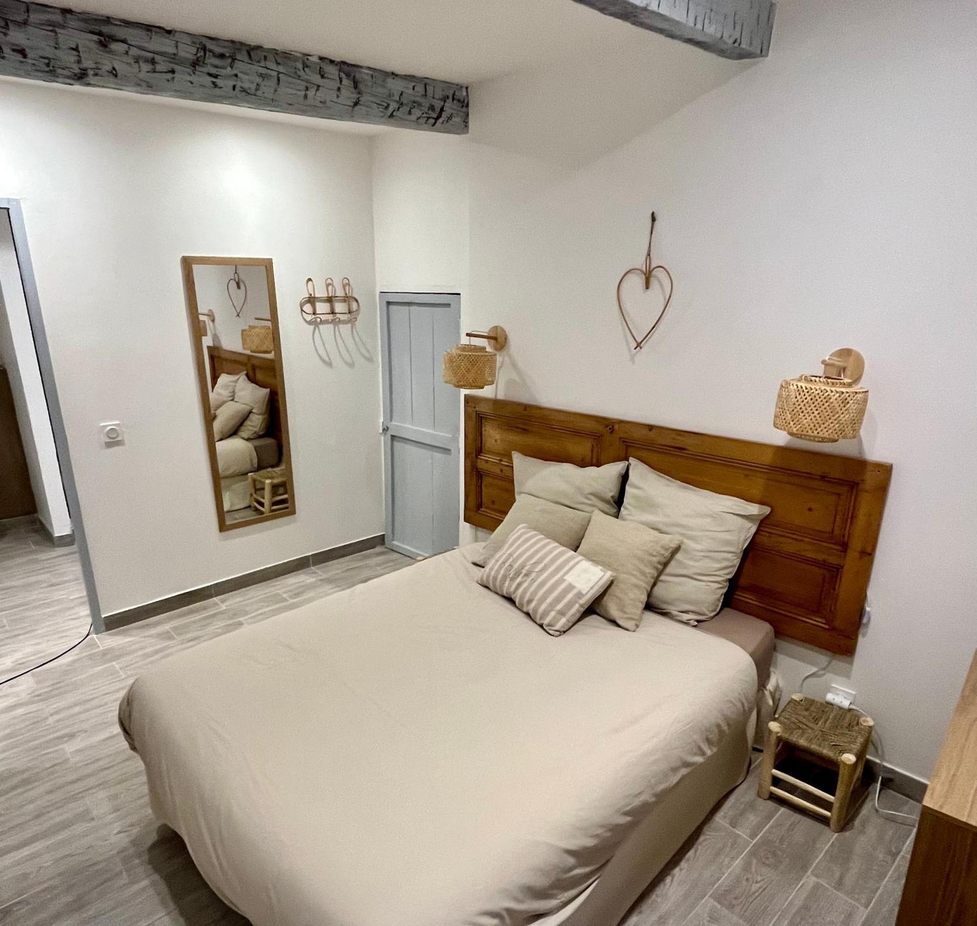 Appartement T2 Centre Village Cucuron Buitenkant foto